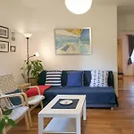 Toldi68 Apartmanhaz *
