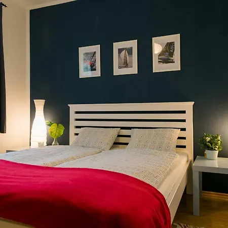 Apartament Toldi68 Apartmanhaz *
