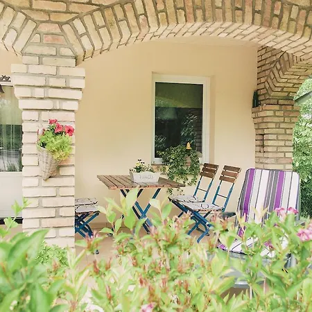 Apartament Toldi68 Apartmanhaz *
